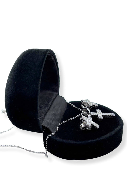 Elegantes funkelndes Kreuz-Schmuckset aus Silber – Oya Silver