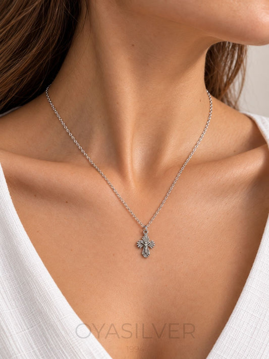 Minimalistische Kreuz-Halskette aus Silber