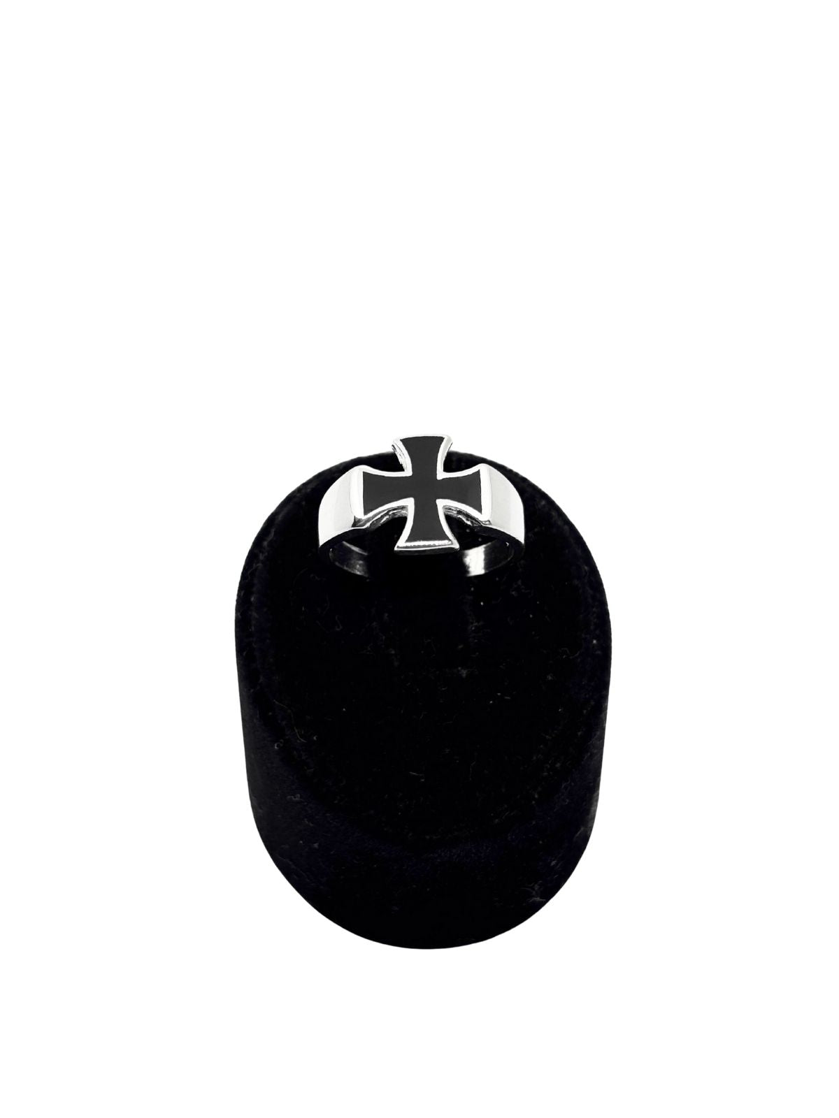 Herrenring aus Silber mit schwarzer Emaille und Kreuzmotiv – Oya Silver – Ansicht 2